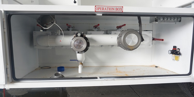 Fuel tanker trailer