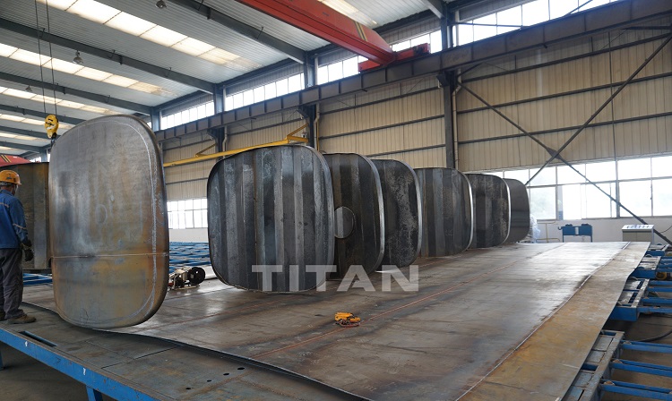 Fuel tanker trailer