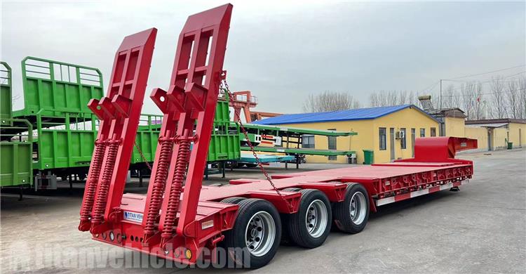 Cần b&aacute;n xe đầu k&eacute;o giường thấp Tri Axle 80 Ton ở Suriname