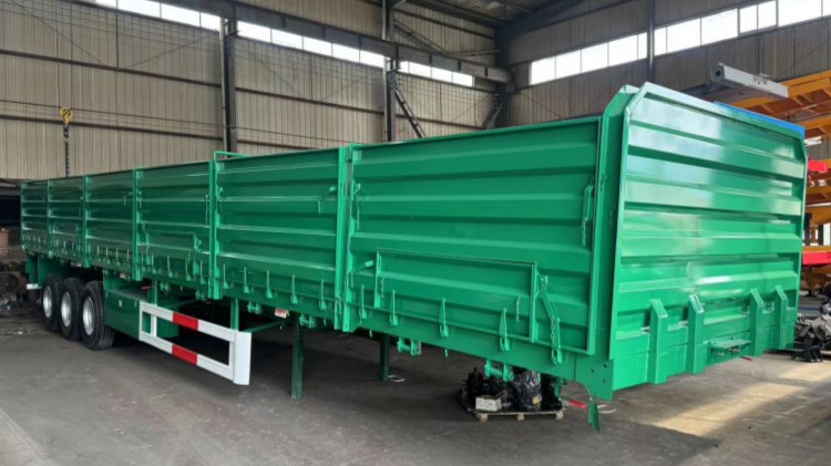 Xe k&eacute;o 3 trục 60 tấn thả b&ecirc;n h&ocirc;ng để b&aacute;n tại cảng VNHPH